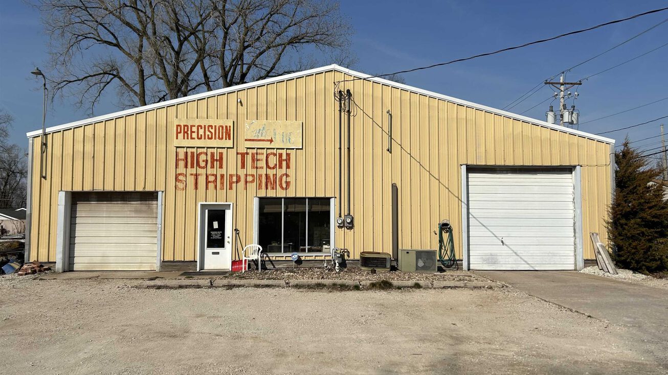 105 6TH Street, Colona, IL 62141