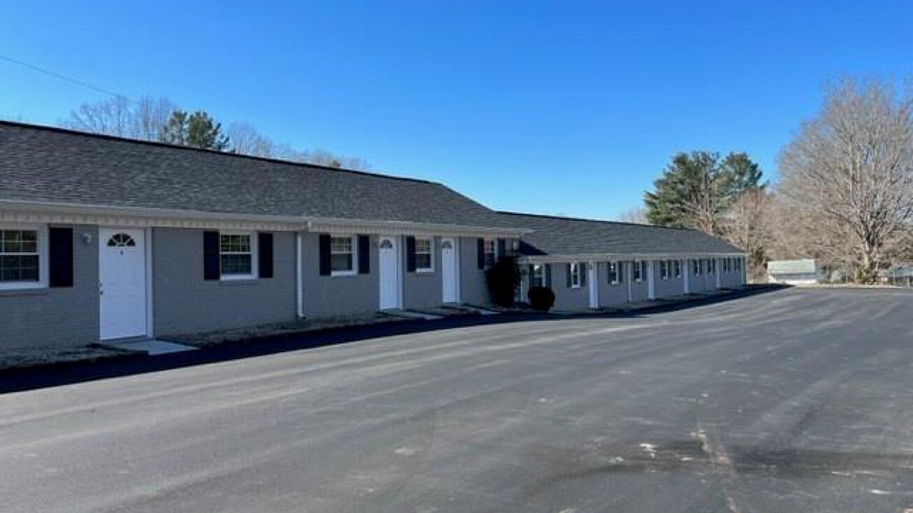 800 Dodson Mill Rd, Pilot Mountain, NC 27041