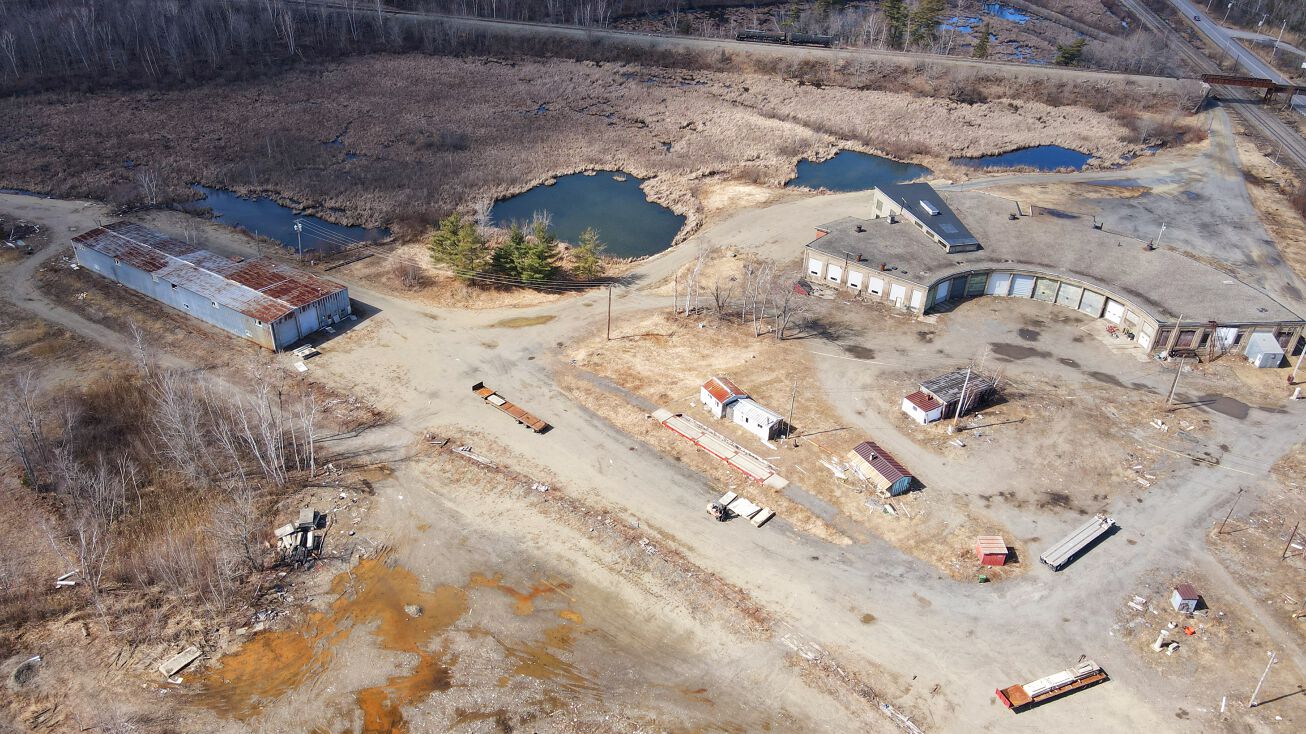 90 Diesel Shop Rd, Hermon, ME 04401