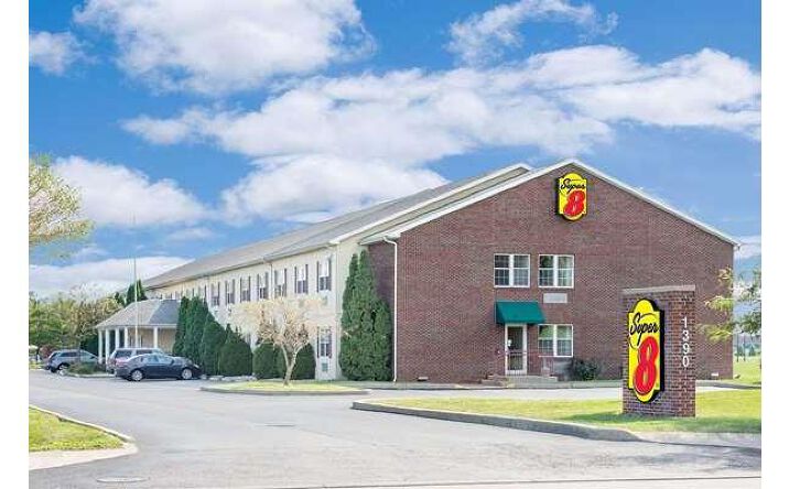 Pictures of Hospitality property located at 1390 Arrowhead Dr, Maumee, OH 43537 for sales - image #1