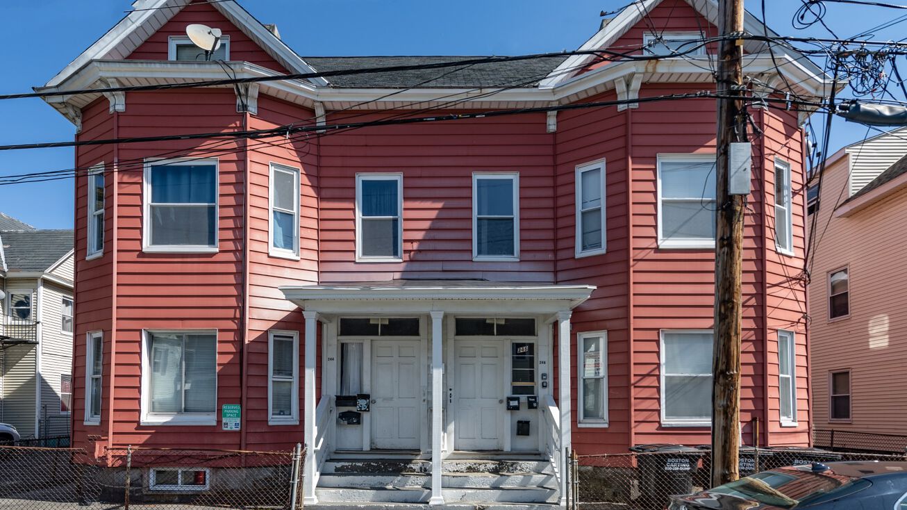 244 Concord St, Lowell, MA 01852