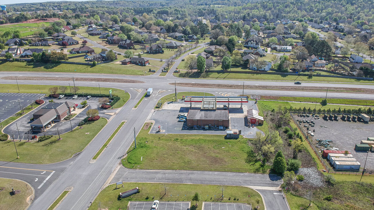 1035 Englewood Village Dr, Tuscaloosa, AL 35405