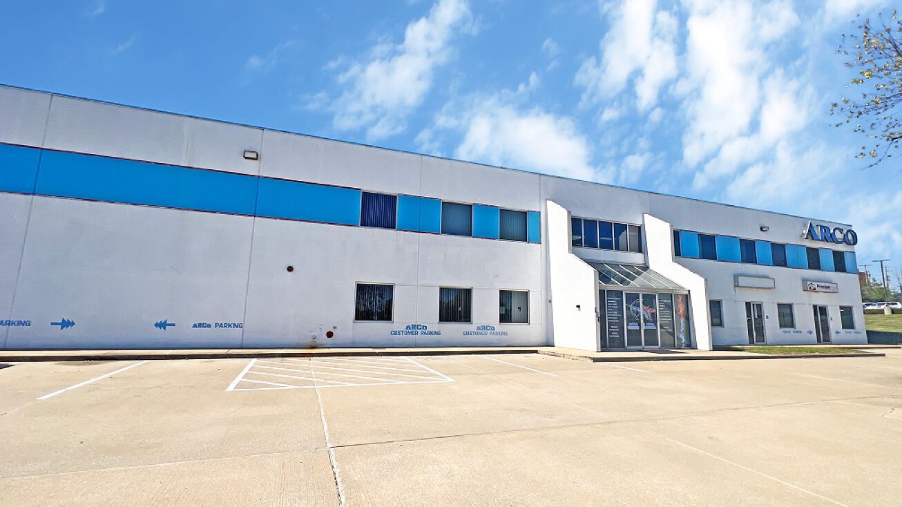 101 Arco Dr, Saint Charles, MO 63303