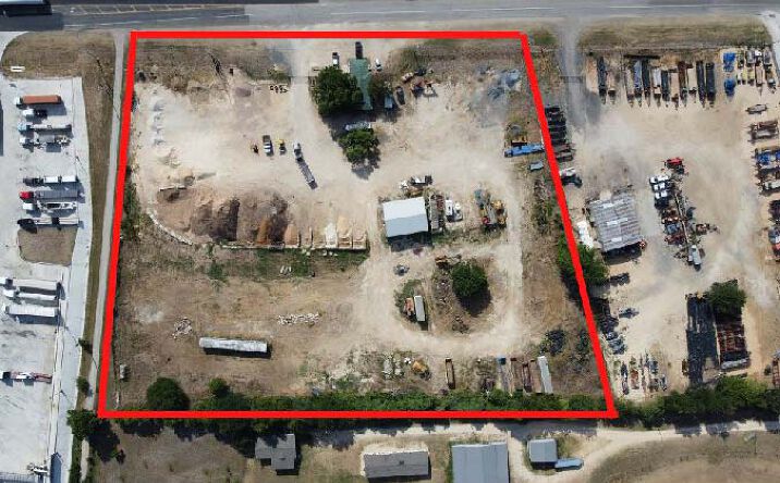 Pictures of Land property located at 1951 S Magnolia Ave, Luling, TX 78648 for sales - image #1