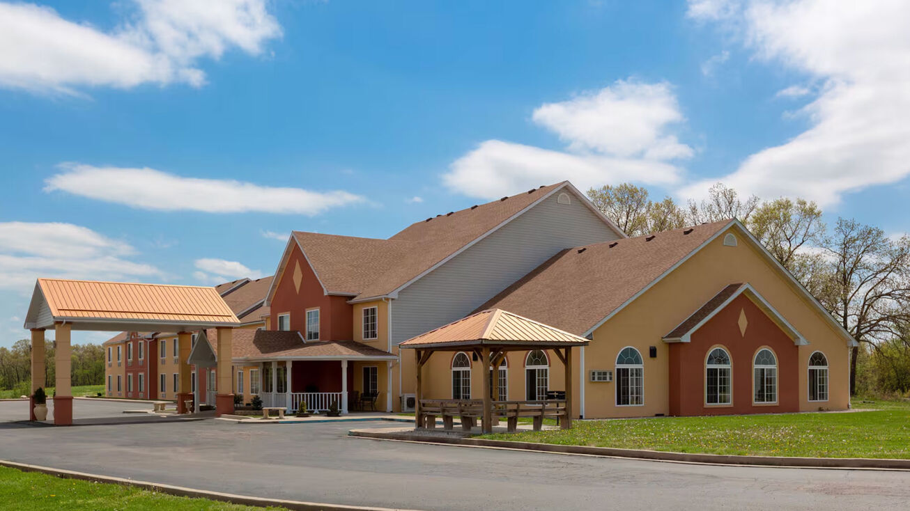 10 Midway Rd, Eldon, MO 65026