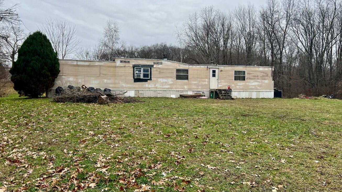 728 Dutch Ridge Rd, Ellwood City, PA 16117