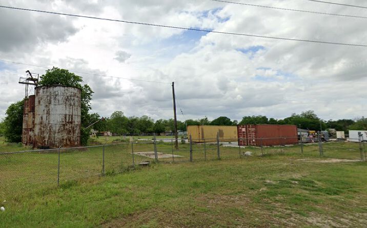 Pictures of Land property located at 607 W New Braunfels St, Seguin, TX 78155 for sales - image #1