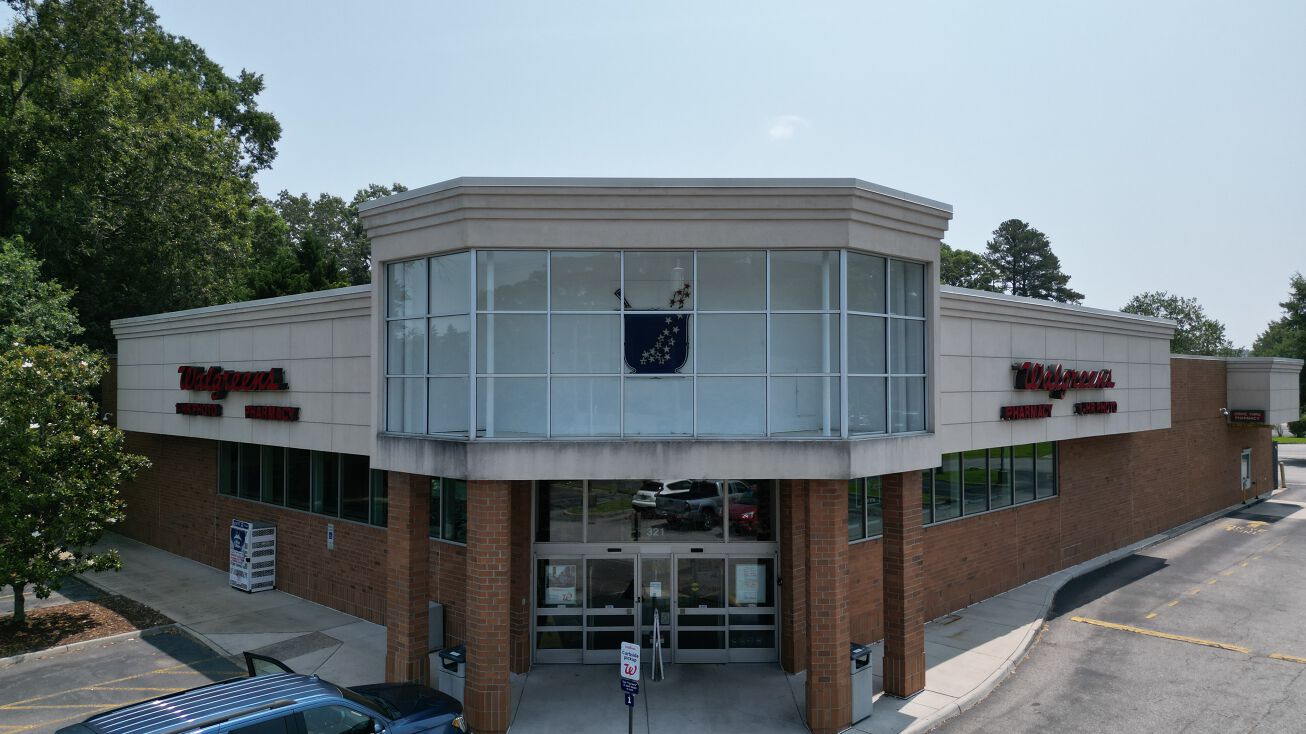 Pictures of Retail property located at 321 S Battlefield Blvd, Chesapeake, VA 23322 for sales - image #1