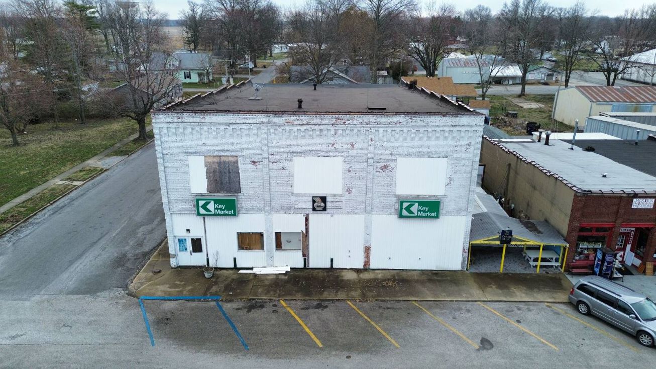 500 Mulberry St, Cisne, IL 62823