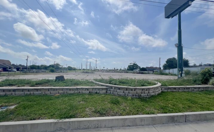 Pictures of Mixed Use, Special Purpose property located at 5900 S Staples St, Corpus Christi, TX 78413 for sales - image #1