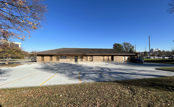 Pictures of Office property located at 11132 O St, Omaha, NE 68137 for comps - image #1