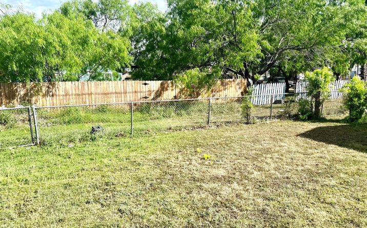 Pictures of Retail property located at 1030 SAM HOUSTON BLVD., SAN BENITO, TX 78586 for sales - image #1