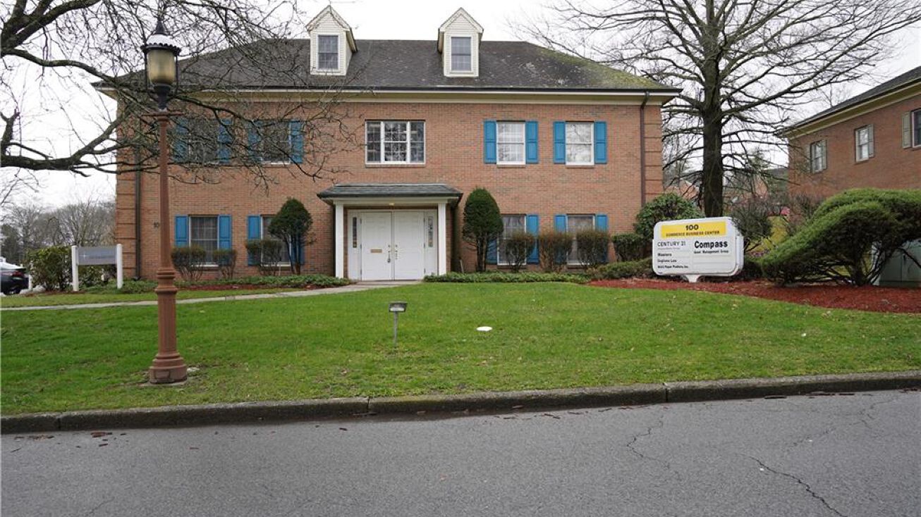 100 Stony Brook Ct, Newburgh, NY 12550