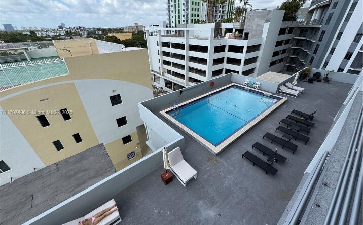 Pictures of Office, Multifamily property located at 1720 Harrison St, Hollywood, FL 33020 for sales - image #1