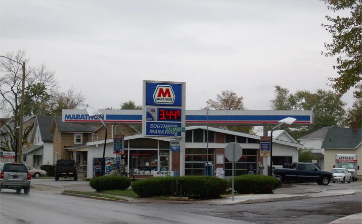 Pictures of Retail property located at 602 S Jefferson St, Huntington, IN 46750 for sales - image #1