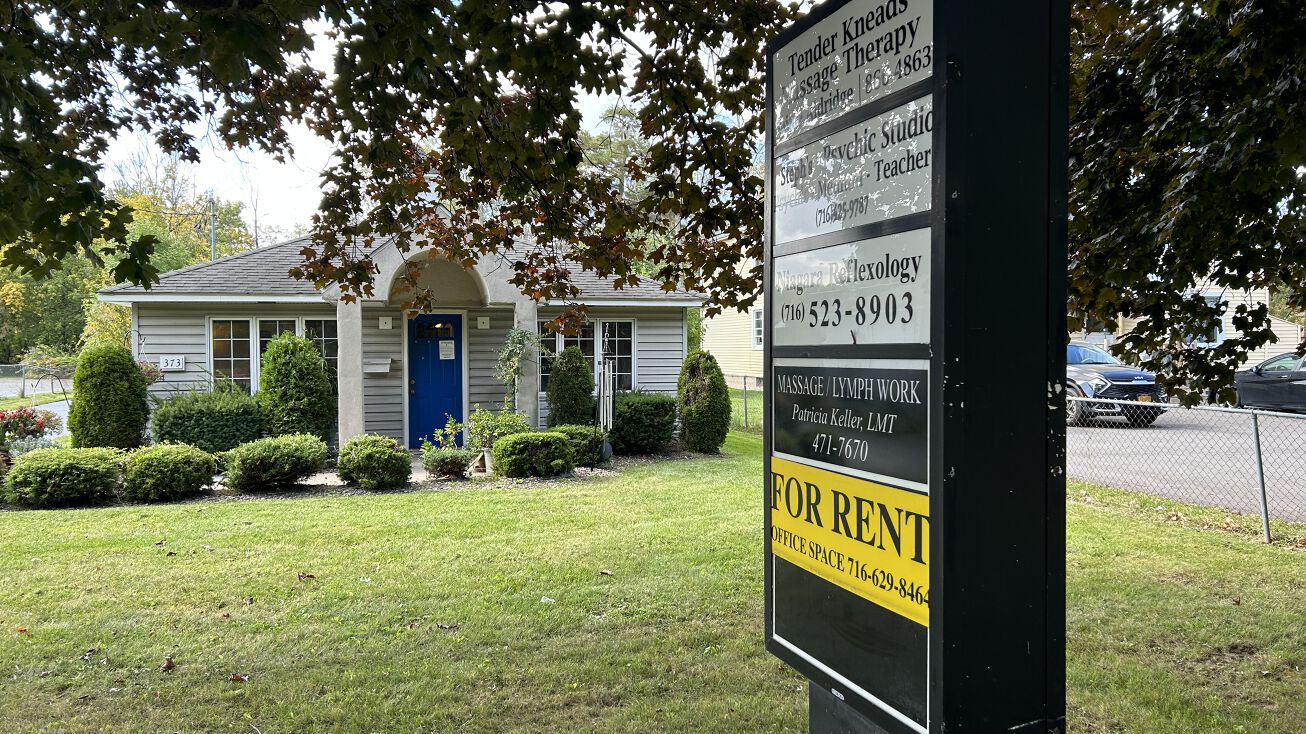 373 Davison Rd, Lockport, NY 14094