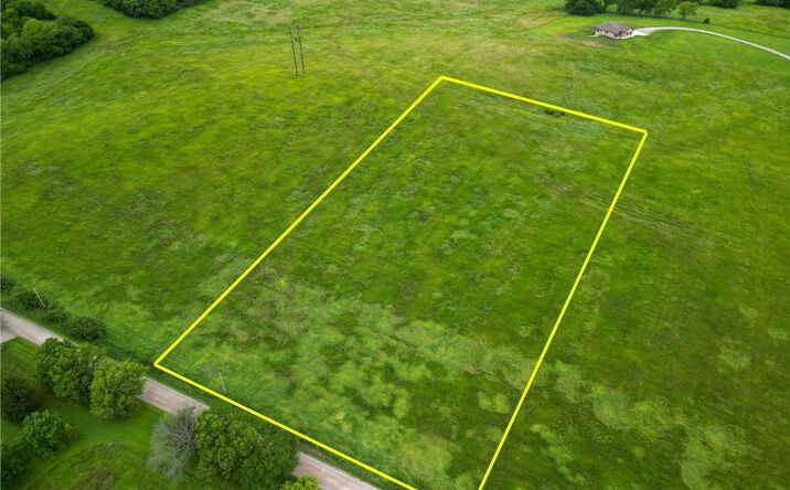 Pictures of Land property located at Lot 3 Kissinger Road, Leavenworth, KS 66048 for sales - image #1