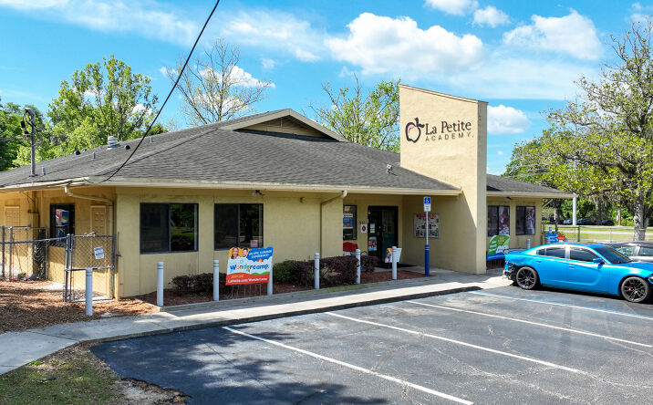 Pictures of Retail property located at 2650 Pembrook Dr, Orlando, FL 32810 for comps - image #1