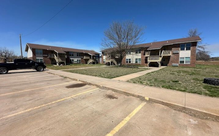 image of property at 600 CURRY LN Medicine Lodge KS 67104-1173