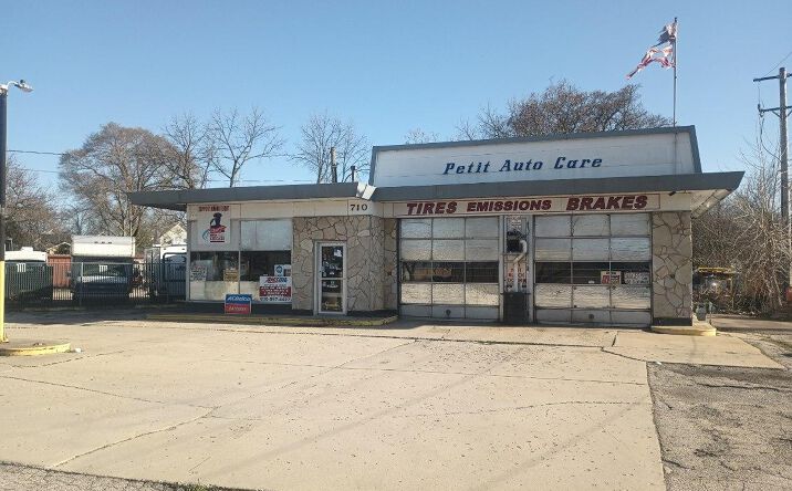 Pictures of Retail property located at 710 Prairie St, Aurora, IL 60506 for sales - image #1