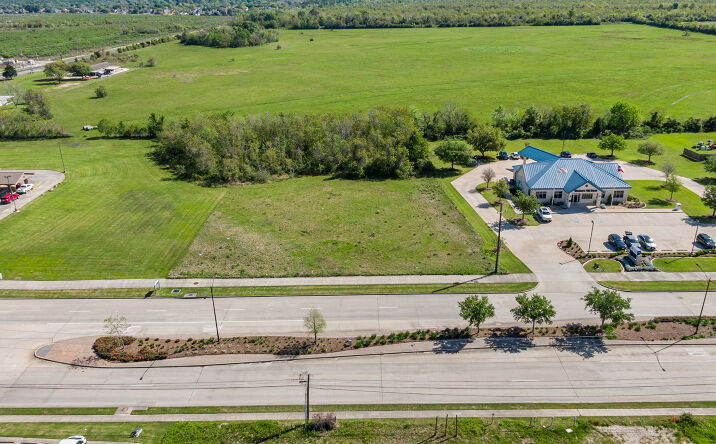 Pictures of Land property located at 11444 Eagle Dr, Mont Belvieu, TX 77523 for sales - image #1