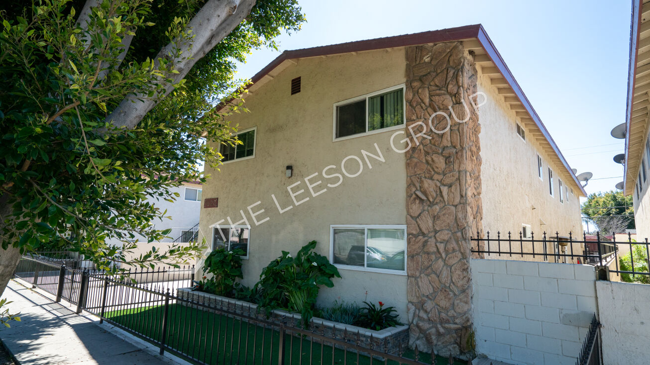 Pictures of Multifamily property located at 1526 W 20th St, Long Beach, CA 90810 for sales - image #1