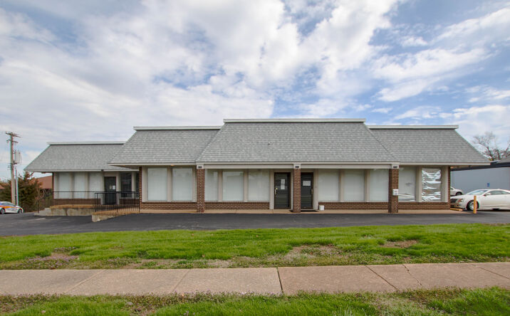 Pictures of Retail property located at 9985 Lin Ferry Dr, St. Louis, MO 63123 for sales - image #1