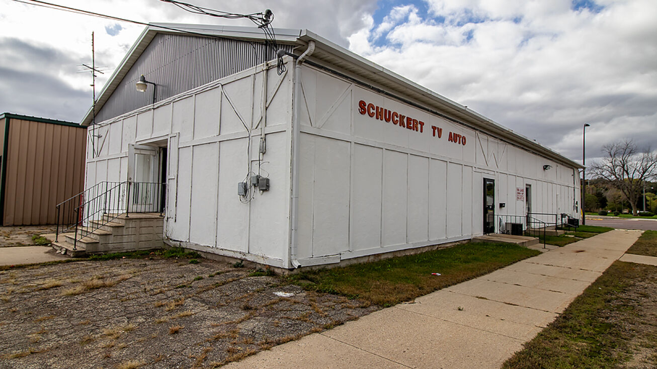 1401 S Broadway St, New Ulm, MN 56073