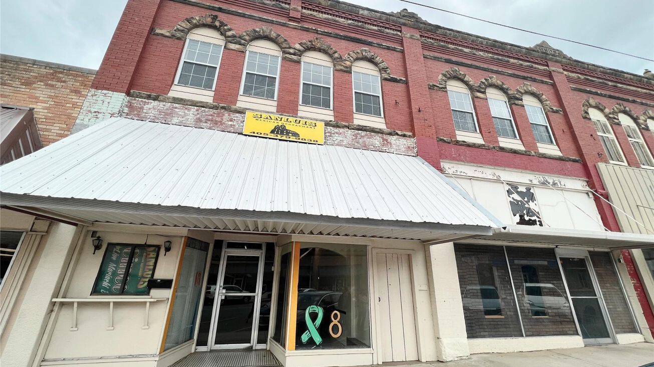 106 W Main St, Holdenville, OK 74848