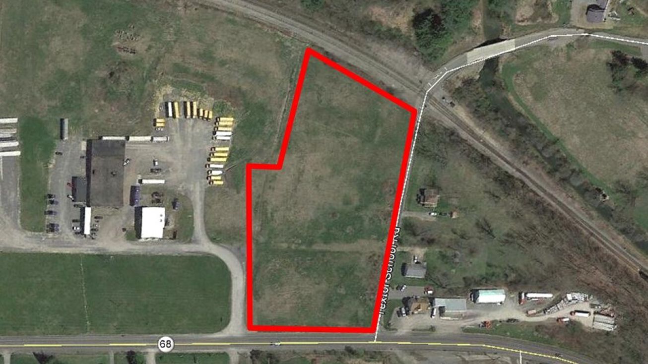 Textor School Rd, Zelienople, PA 16063