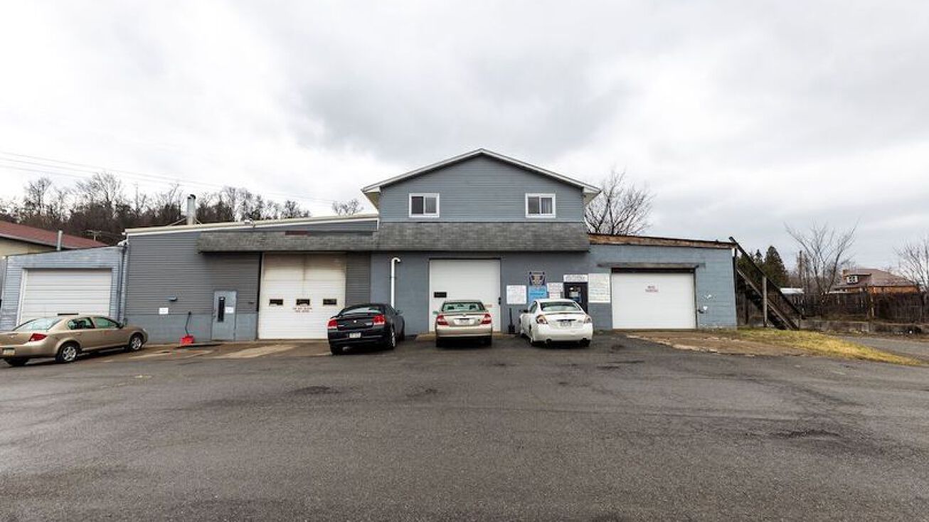 1398 Airport Rd, Aliquippa, PA 15001