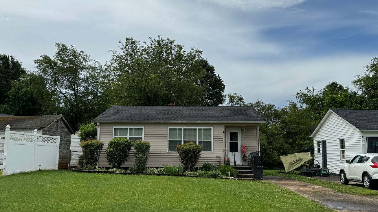 203 Brittain Dr, NC 28655