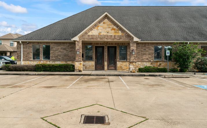 Pictures of Office property located at 439 Mason Park Blvd, Katy, TX 77450 for sales - image #1