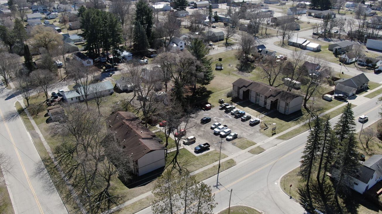 230 N Corning St, Farwell, MI 48622