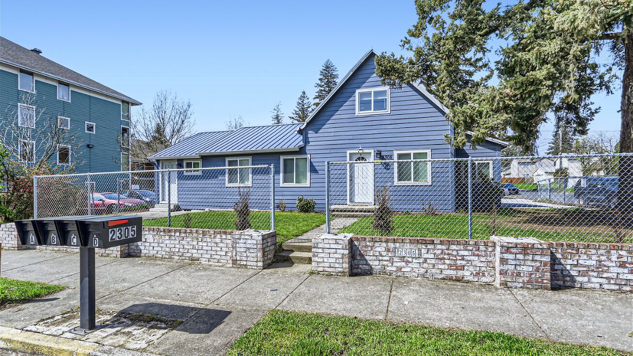 Pictures of Multifamily property located at 2305 SE 130th Ave, Portland, OR 97233 for sales - image #1