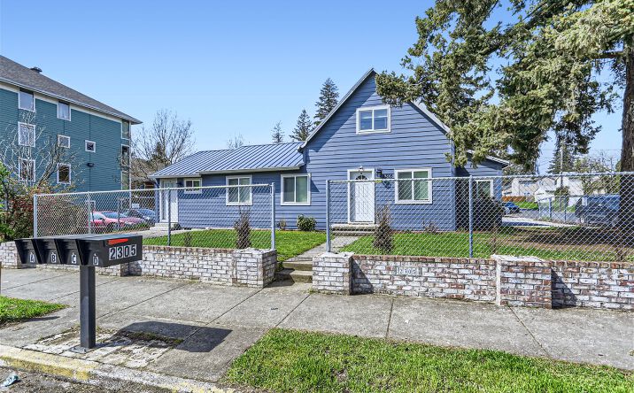 Pictures of Multifamily property located at 2305 SE 130th Ave, Portland, OR 97233 for sales - image #1
