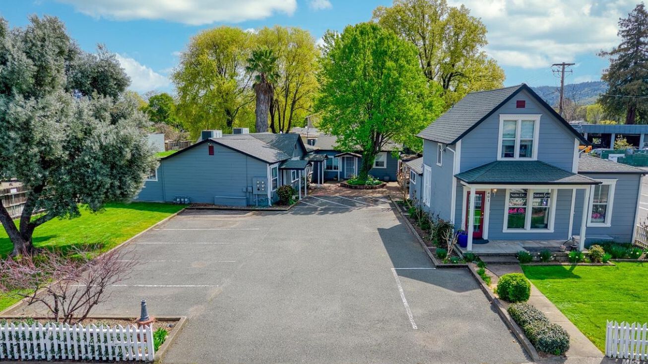 403 E Perkins St, Ukiah, CA 95482