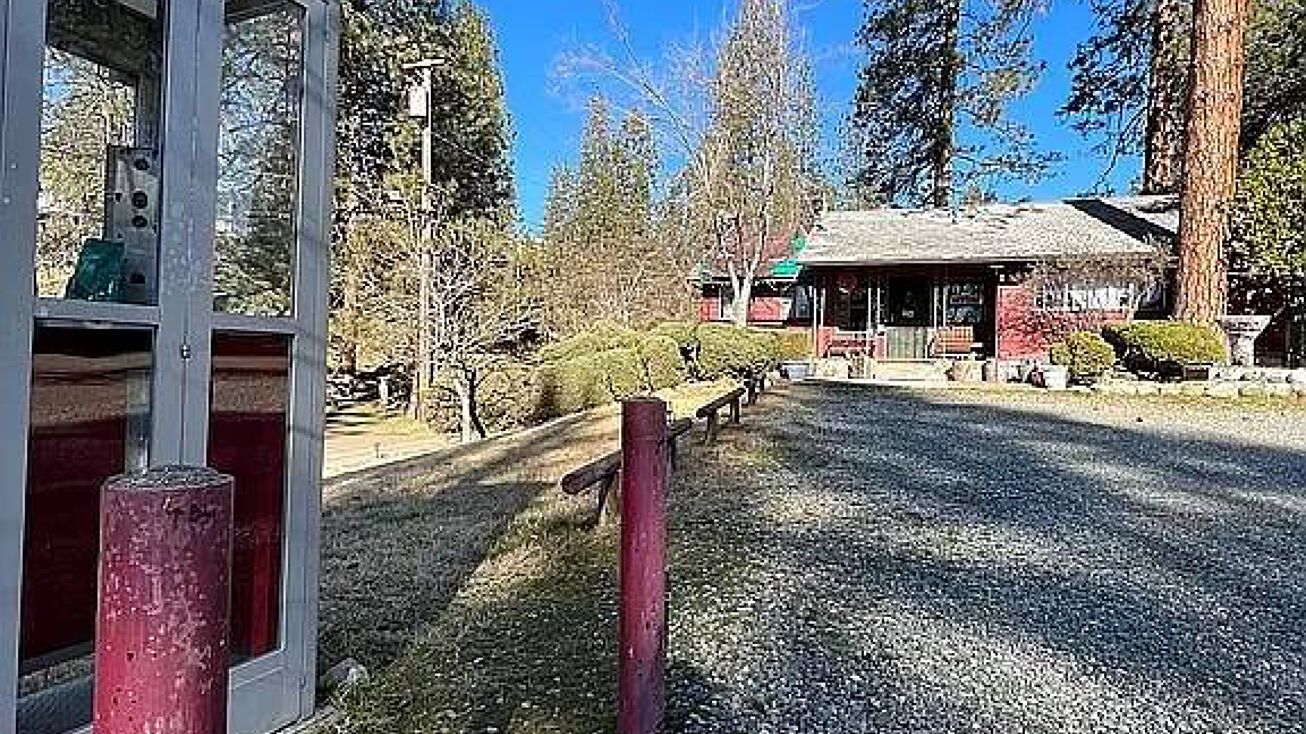 50 Red Hill Rd, Weaverville, CA 96093