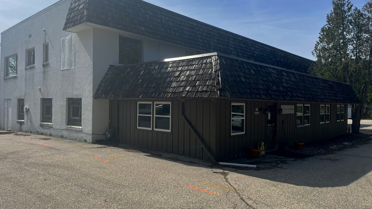 S53W31165 Old Village Road, Mukwonago, WI 53149