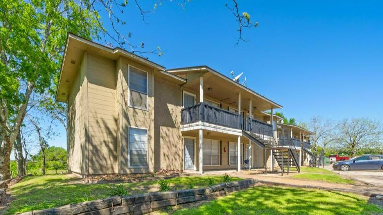 601 N Lancaster St, Moulton, TX 77975