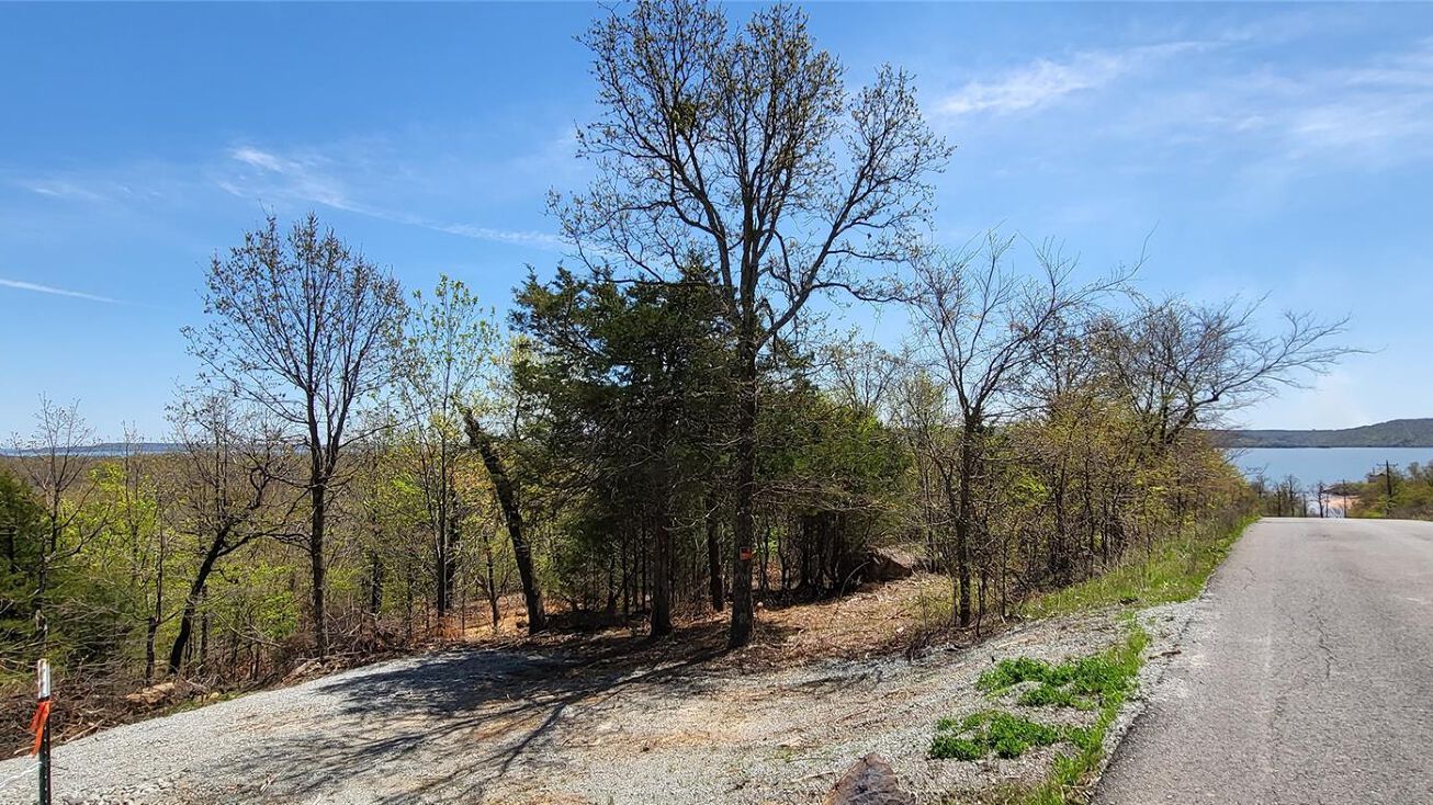 5 S 4240 Road Eufaula, Texanna, OK 74432