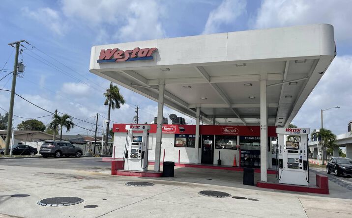 Pictures of Retail property located at 790 E 25th St, Hialeah, FL 33013 for sales - image #1