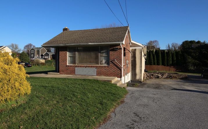 Pictures of Retail property located at 72 W Maple St, East Prospect, PA 17317 for sales - image #1