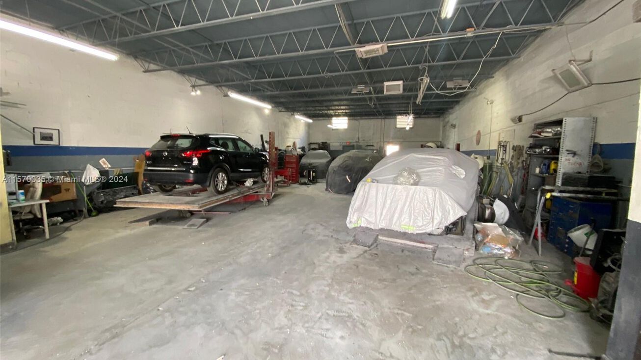 NW Auto Body Shop, Hialeah Gardens, FL 33016
