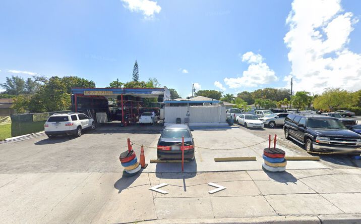 Pictures of Retail property located at 621 W Pembroke Rd, Hallandale Beach, FL 33009 for sales - image #1