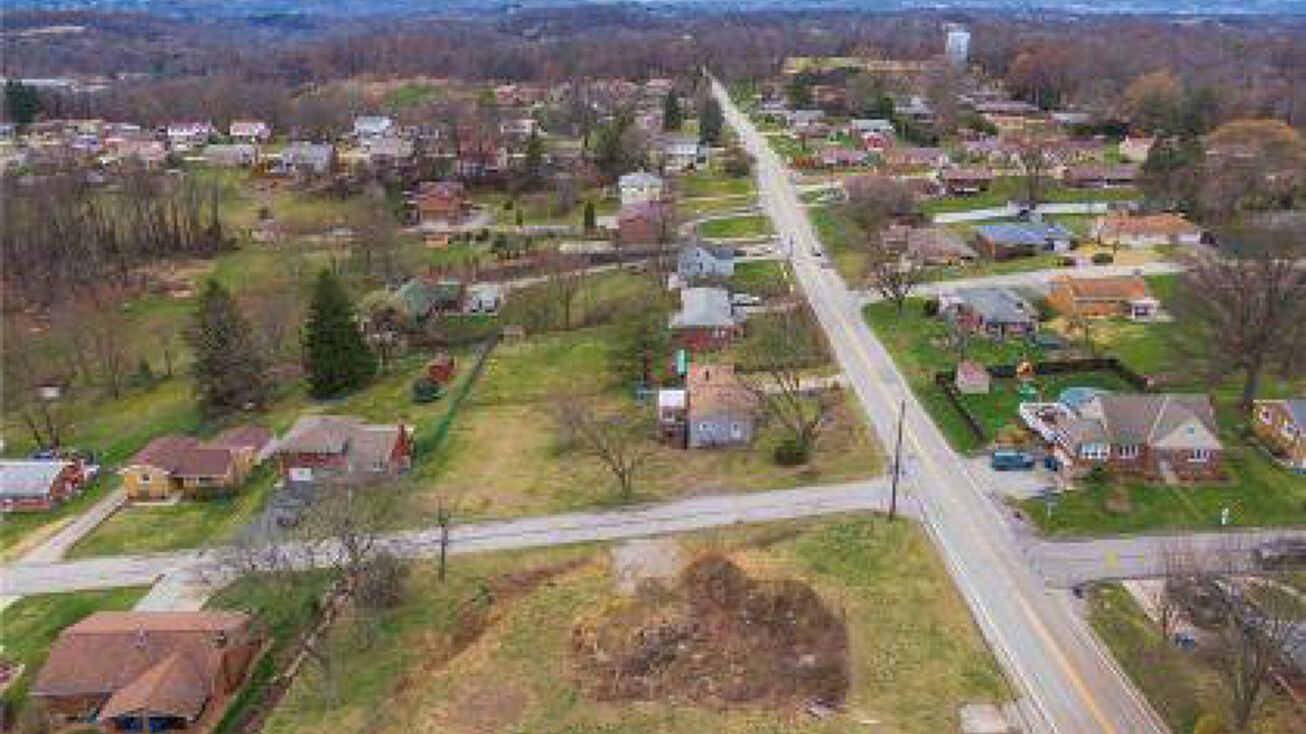 361 Carpenter Ln, Irwin, PA 15642