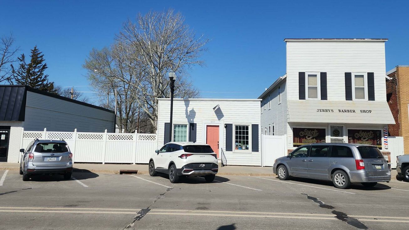 420 6th St, Waukee, IA 50263