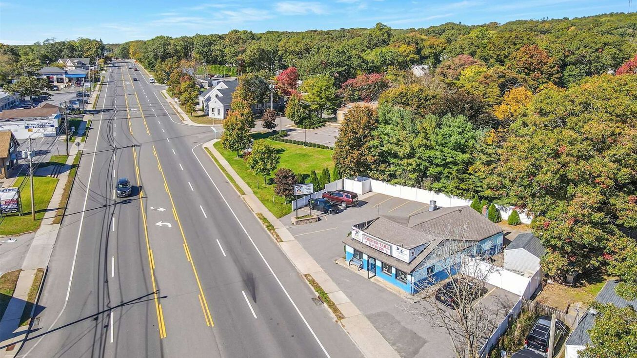 655 Horseblock Road, Farmingville, NY 11738