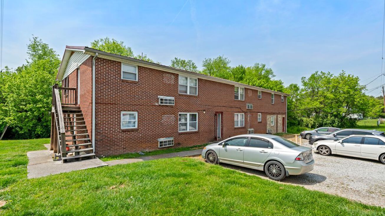 305 Boone St, Strawberry Plains, TN 37871