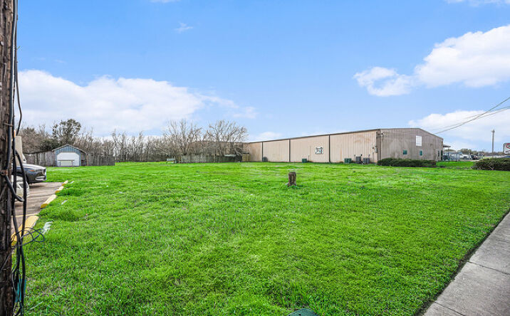 Pictures of Land, Retail property located at 2412 Pasadena Blvd, Pasadena, TX 77502 for sales - image #1